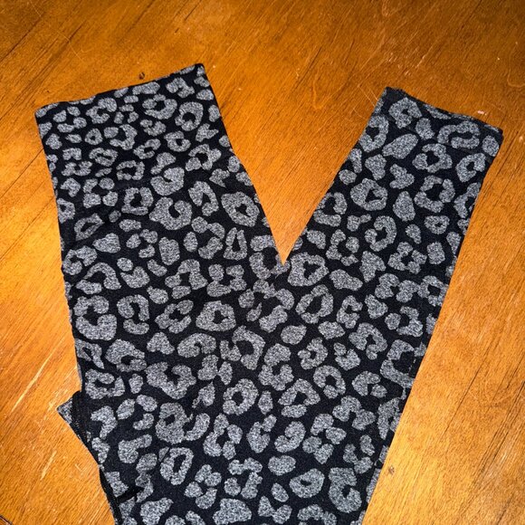 Black Silver Leopard Scrunch Booty Yoga Pants Butt Lifting Size Medium - Picture 2 of 8